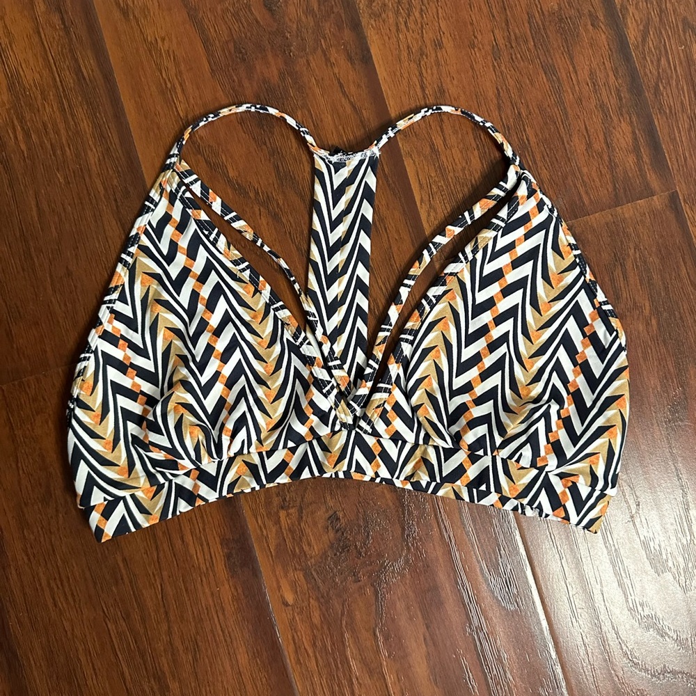 LiCi fit sports bra